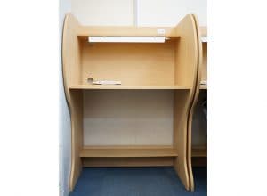 アレイ自習室 三鷹駅の内装