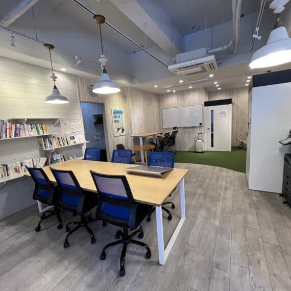 勉強カフェ 大阪江坂スタジオの内観写真
