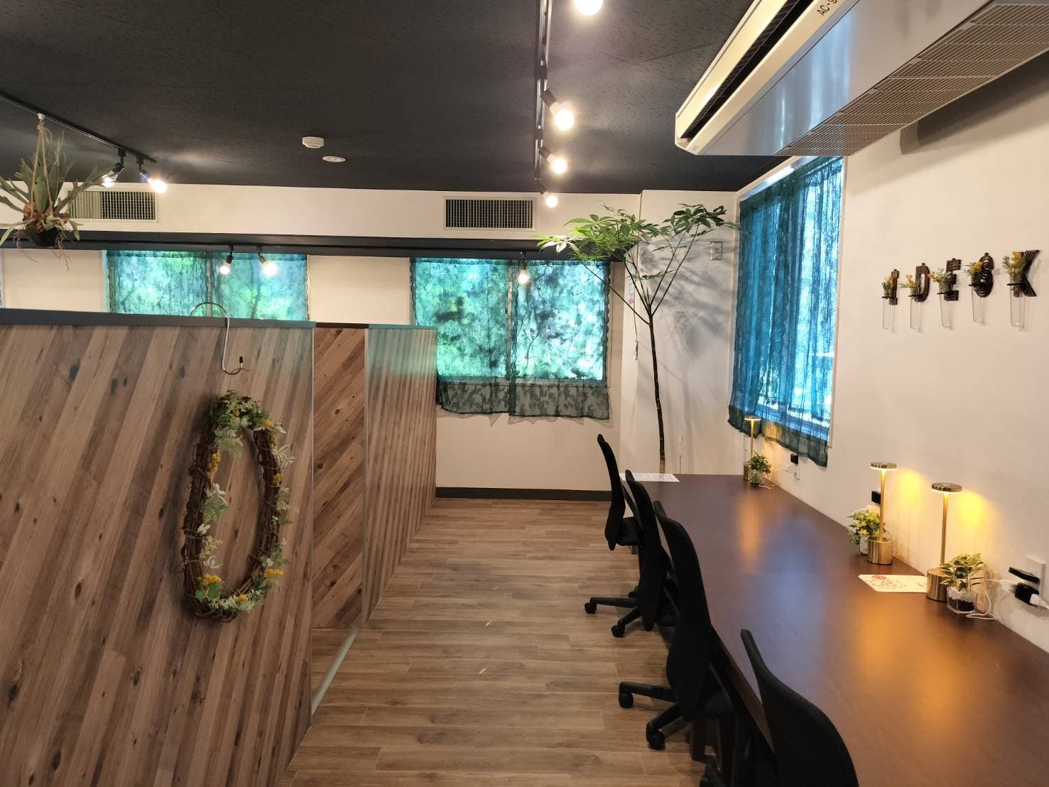 アイデスク国立自習室 内装