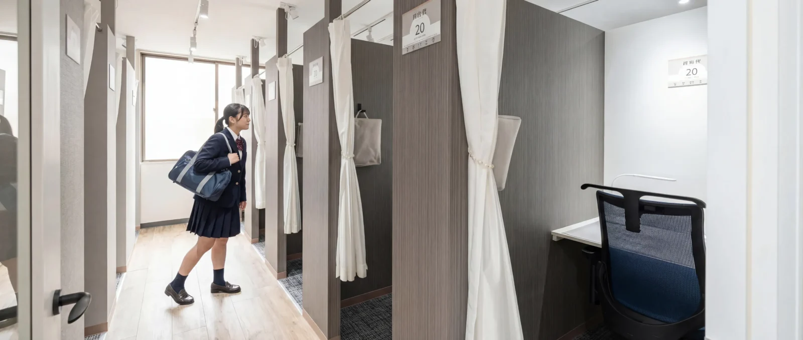 自習室 KAKOI 本郷三丁目駅前店 の内観