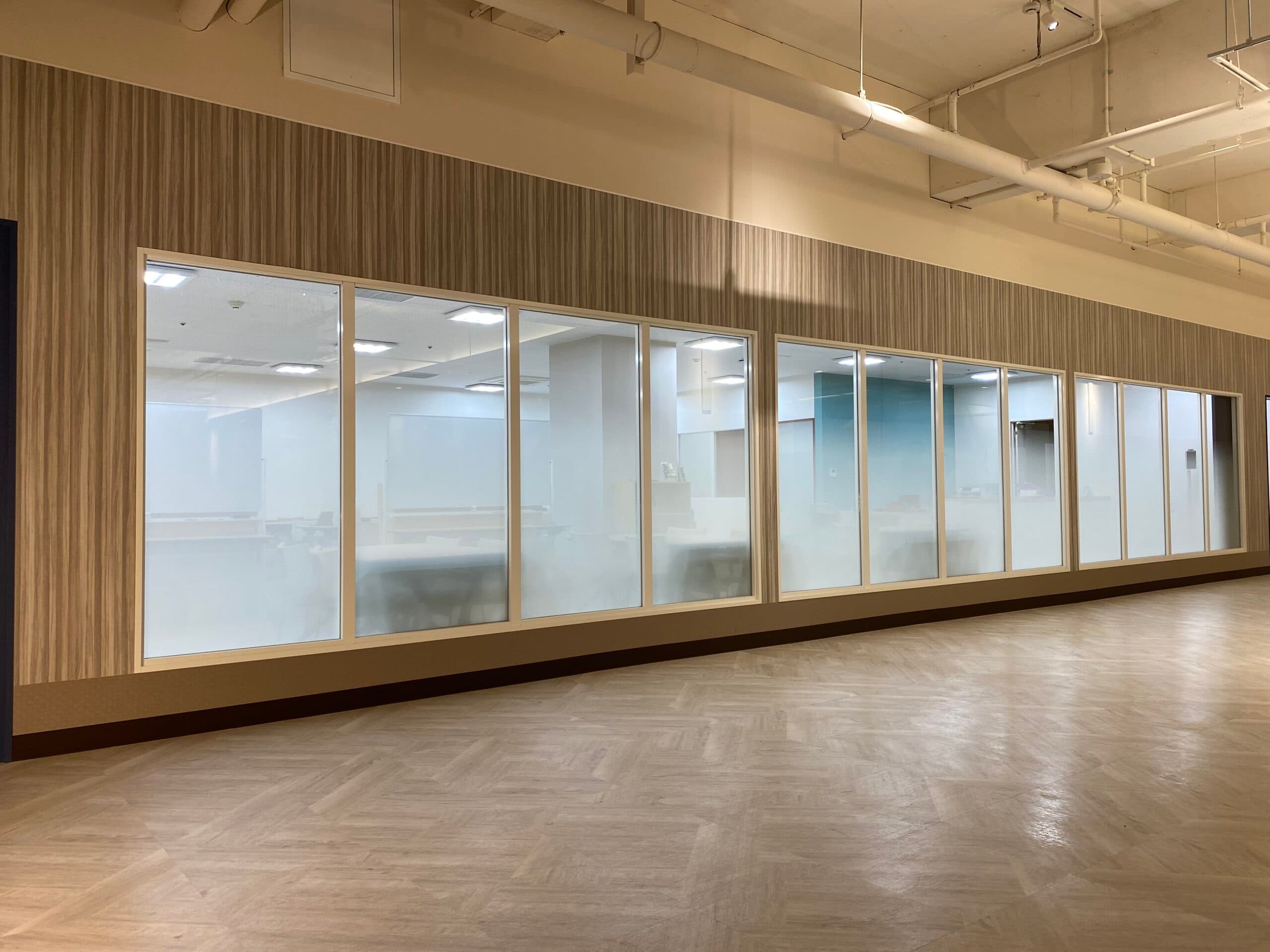 前橋市高校生学習室の外観・内観写真