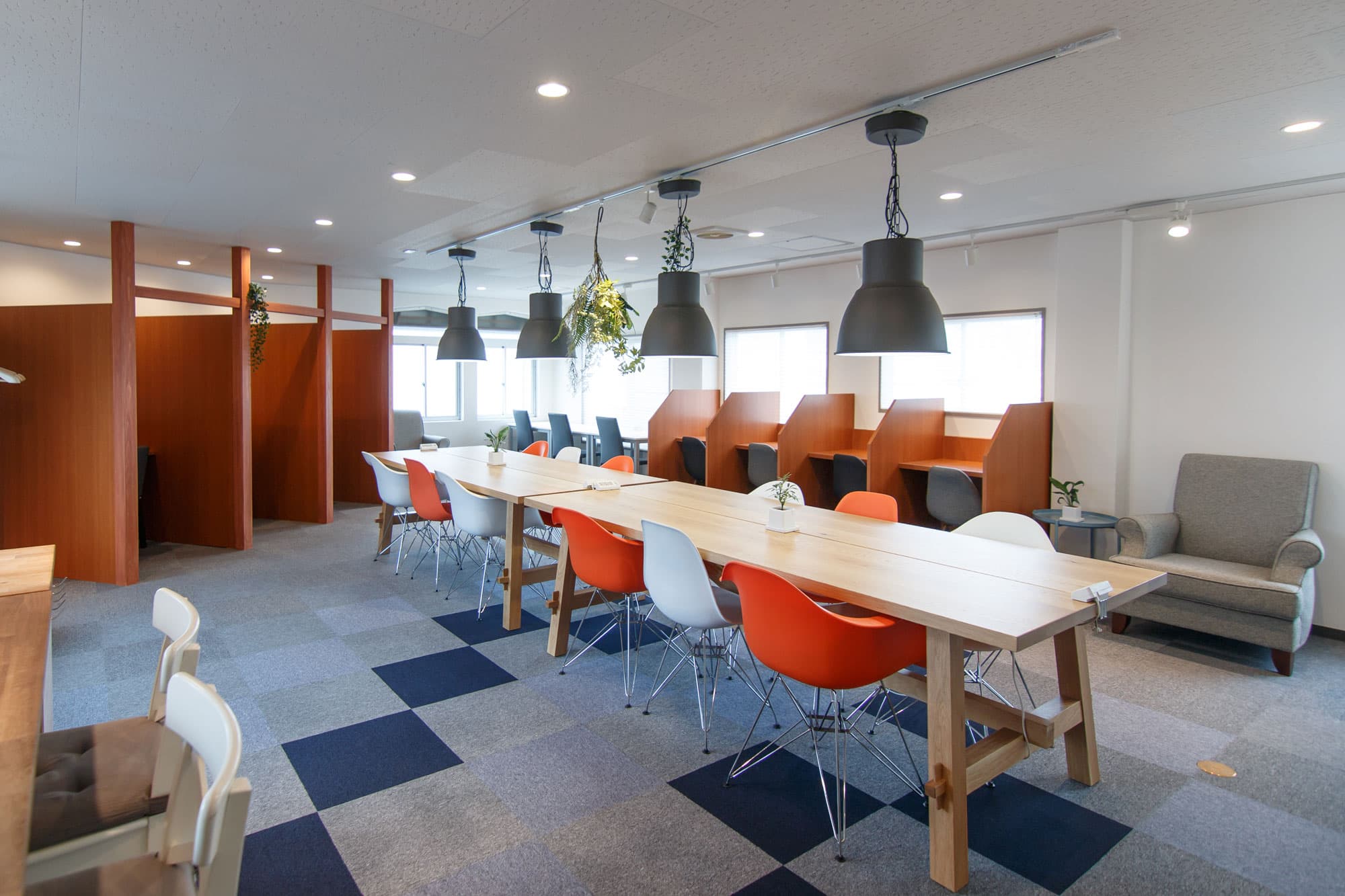 Next DESKの外観・内観