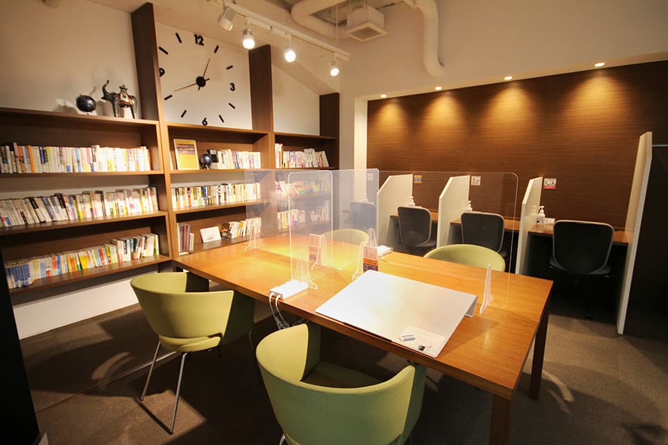 勉強カフェ 横浜関内スタジオの内観写真