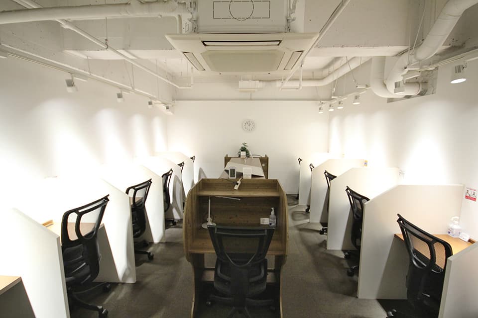 勉強カフェ横浜関内スタジオ ワークスペース