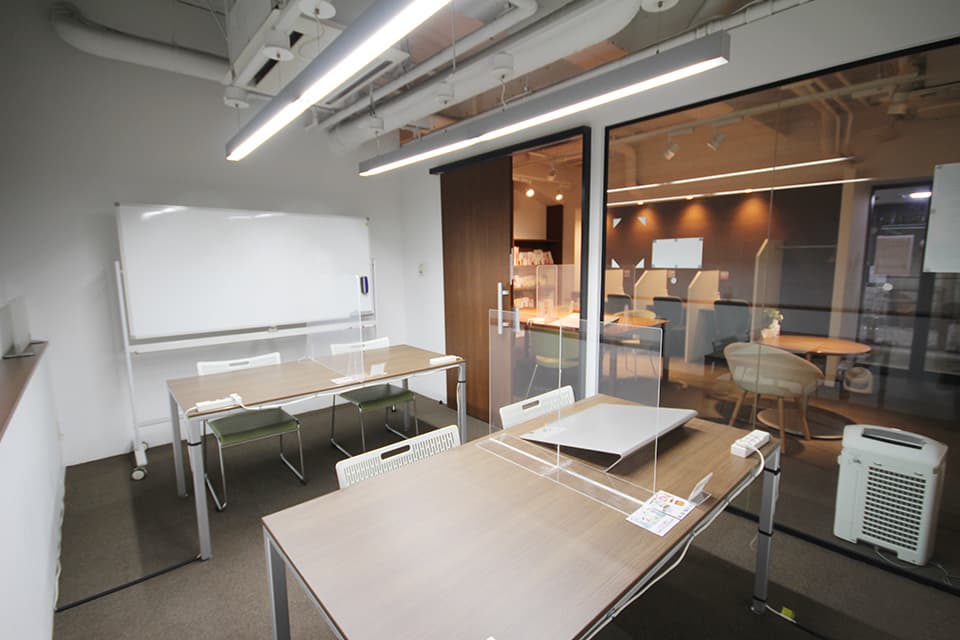 勉強カフェ横浜関内スタジオ 座席