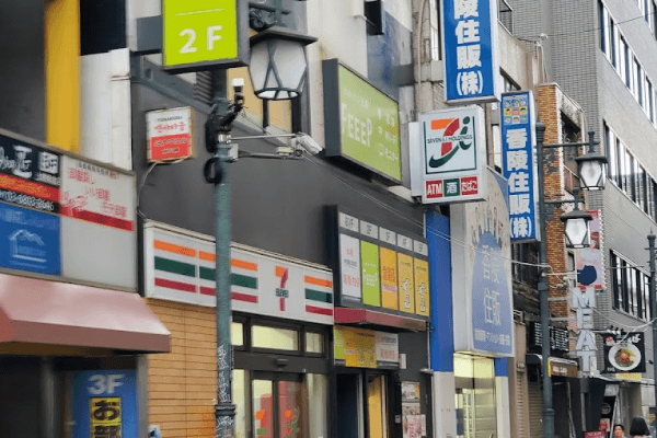 FEEEP 上野店の外観・内観